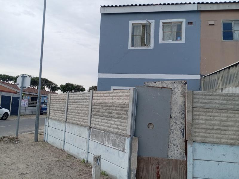 2 Bedroom Property for Sale in Pelikan Park Western Cape